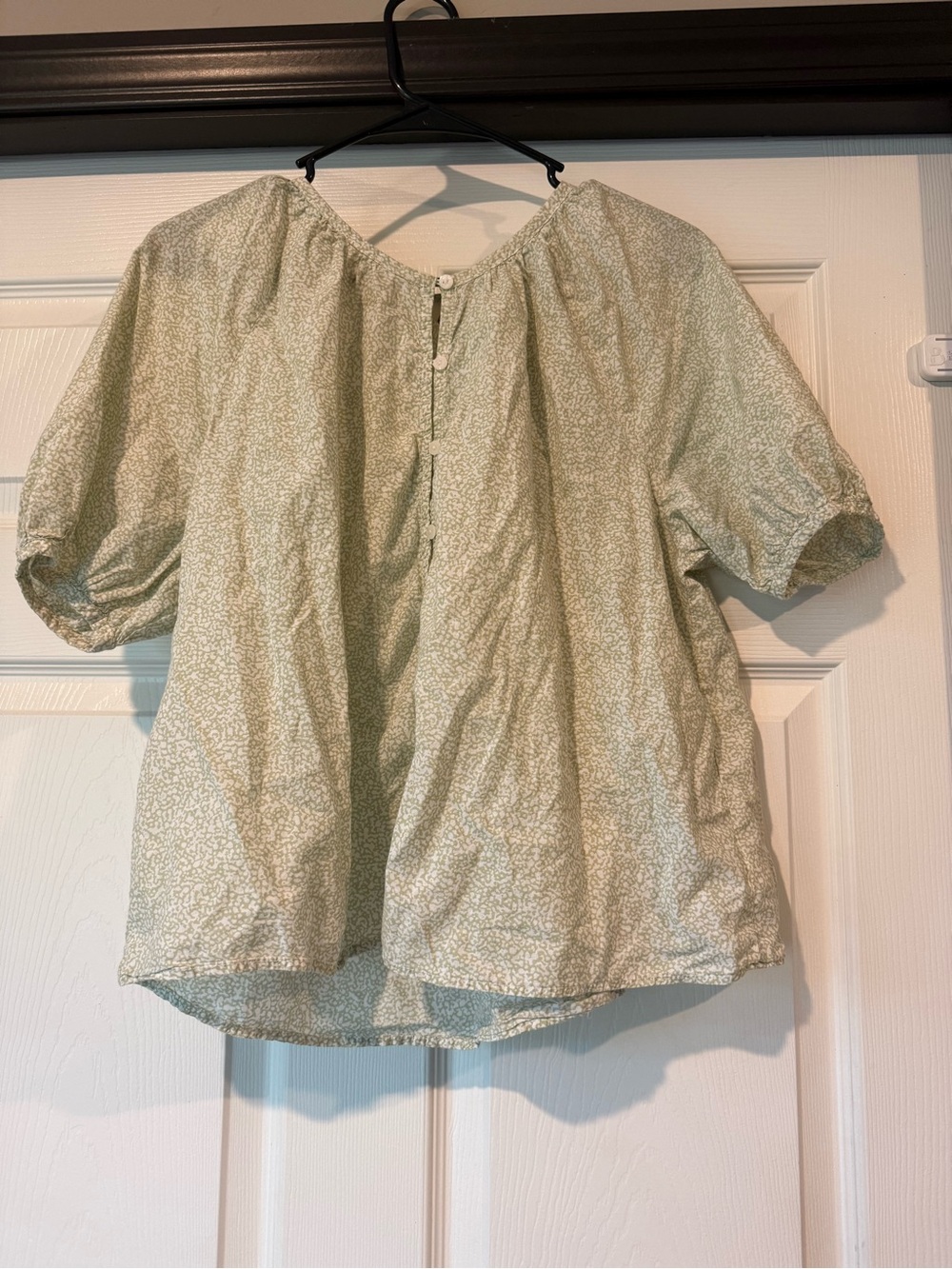 Universal thread light green puff sleeve blouse medium feminine dainty